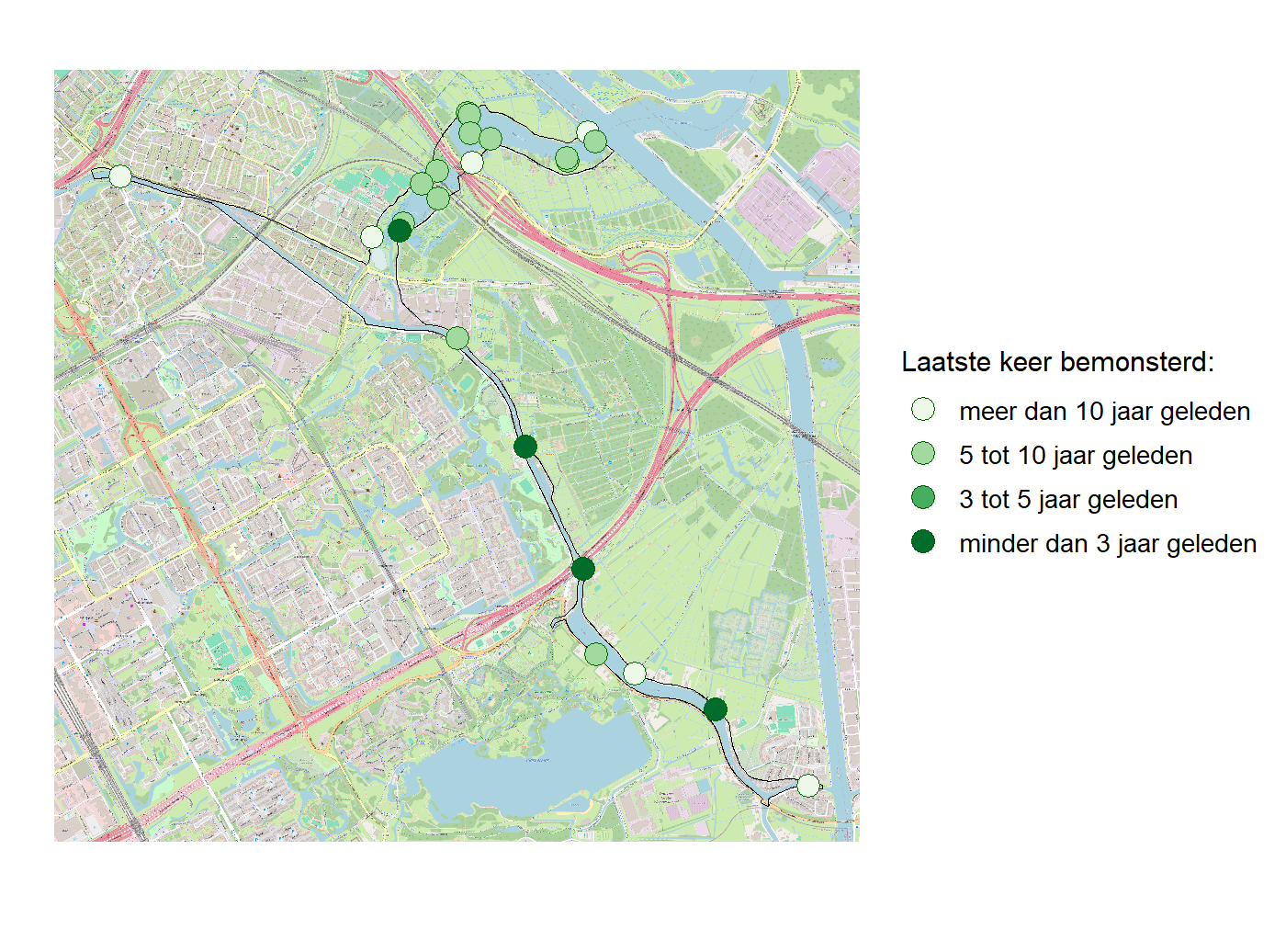 Kaart met meetlocaties waar waterplanten worden gemeten (groene stippen). Het laatste meetjaar waarin een locatie is bemonsterd is weergegeven in verschillende tinten groen.