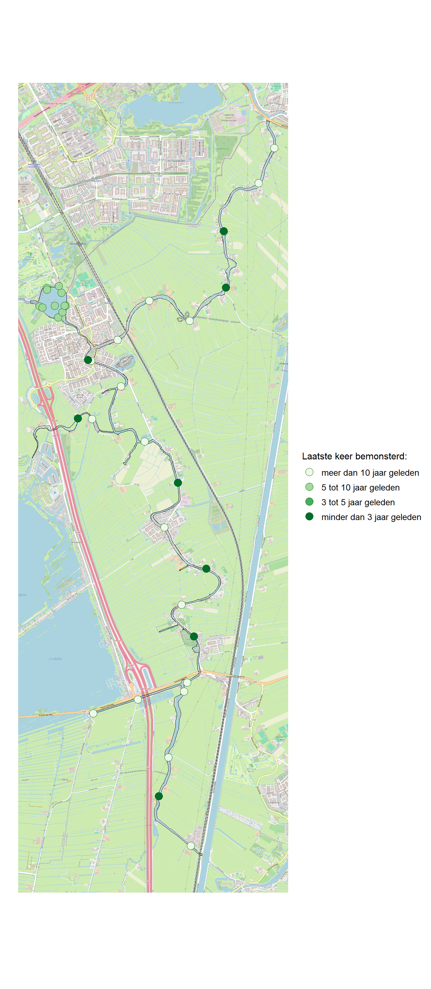 Kaart met meetlocaties waar waterplanten worden gemeten (groene stippen). Het laatste meetjaar waarin een locatie is bemonsterd is weergegeven in verschillende tinten groen.