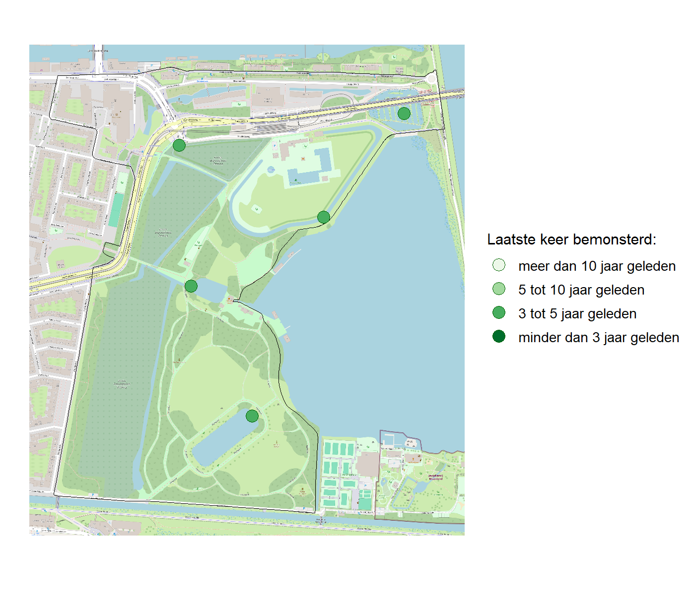 Kaart met meetlocaties waar waterplanten worden gemeten (groene stippen). Het laatste meetjaar waarin een locatie is bemonsterd is weergegeven in verschillende tinten groen.