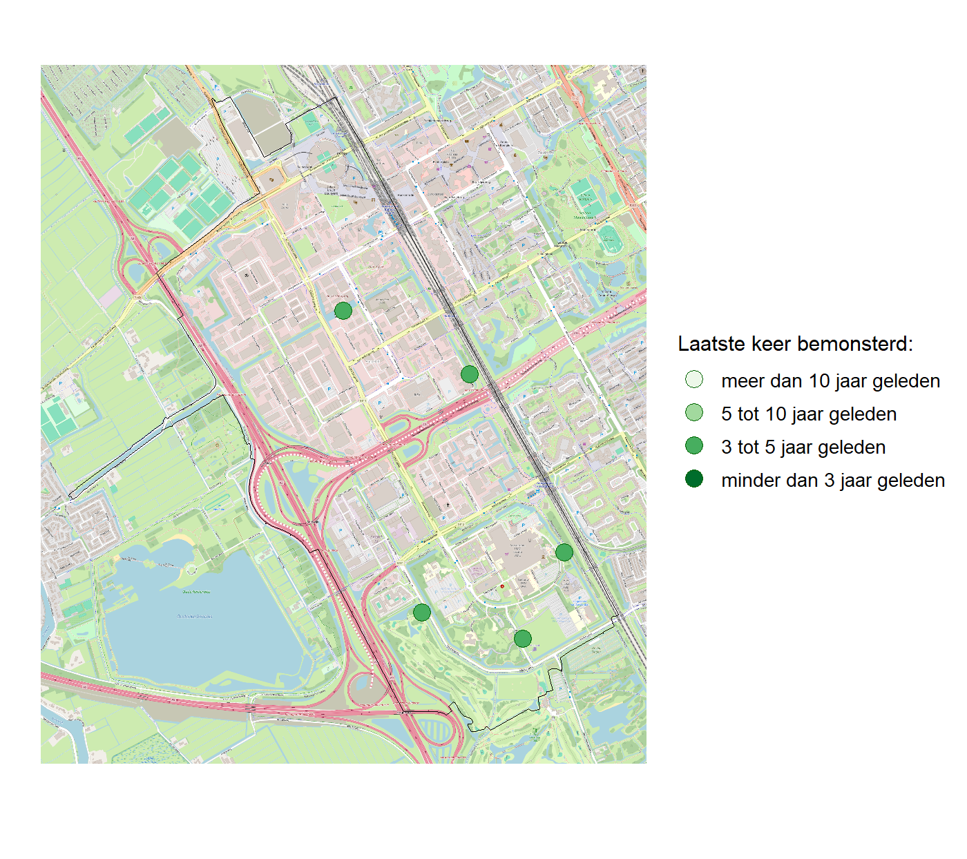 Kaart met meetlocaties waar waterplanten worden gemeten (groene stippen). Het laatste meetjaar waarin een locatie is bemonsterd is weergegeven in verschillende tinten groen.