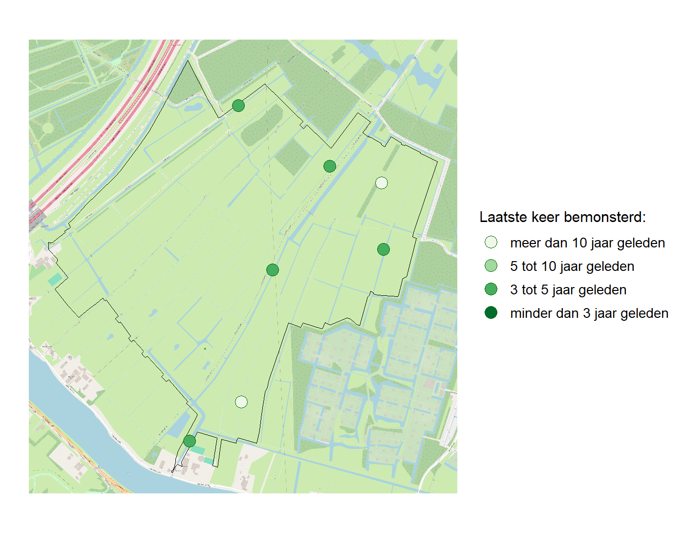 Kaart met meetlocaties waar waterplanten worden gemeten (groene stippen). Het laatste meetjaar waarin een locatie is bemonsterd is weergegeven in verschillende tinten groen.