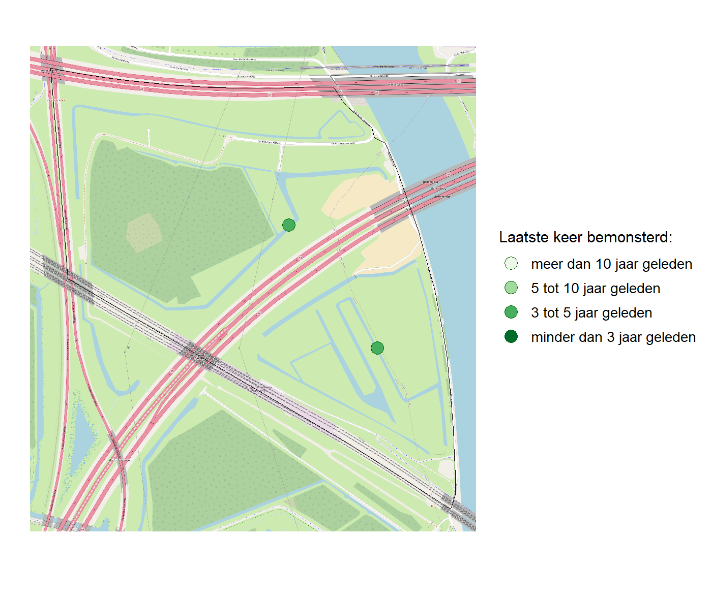 Kaart met meetlocaties waar waterplanten worden gemeten (groene stippen). Het laatste meetjaar waarin een locatie is bemonsterd is weergegeven in verschillende tinten groen.