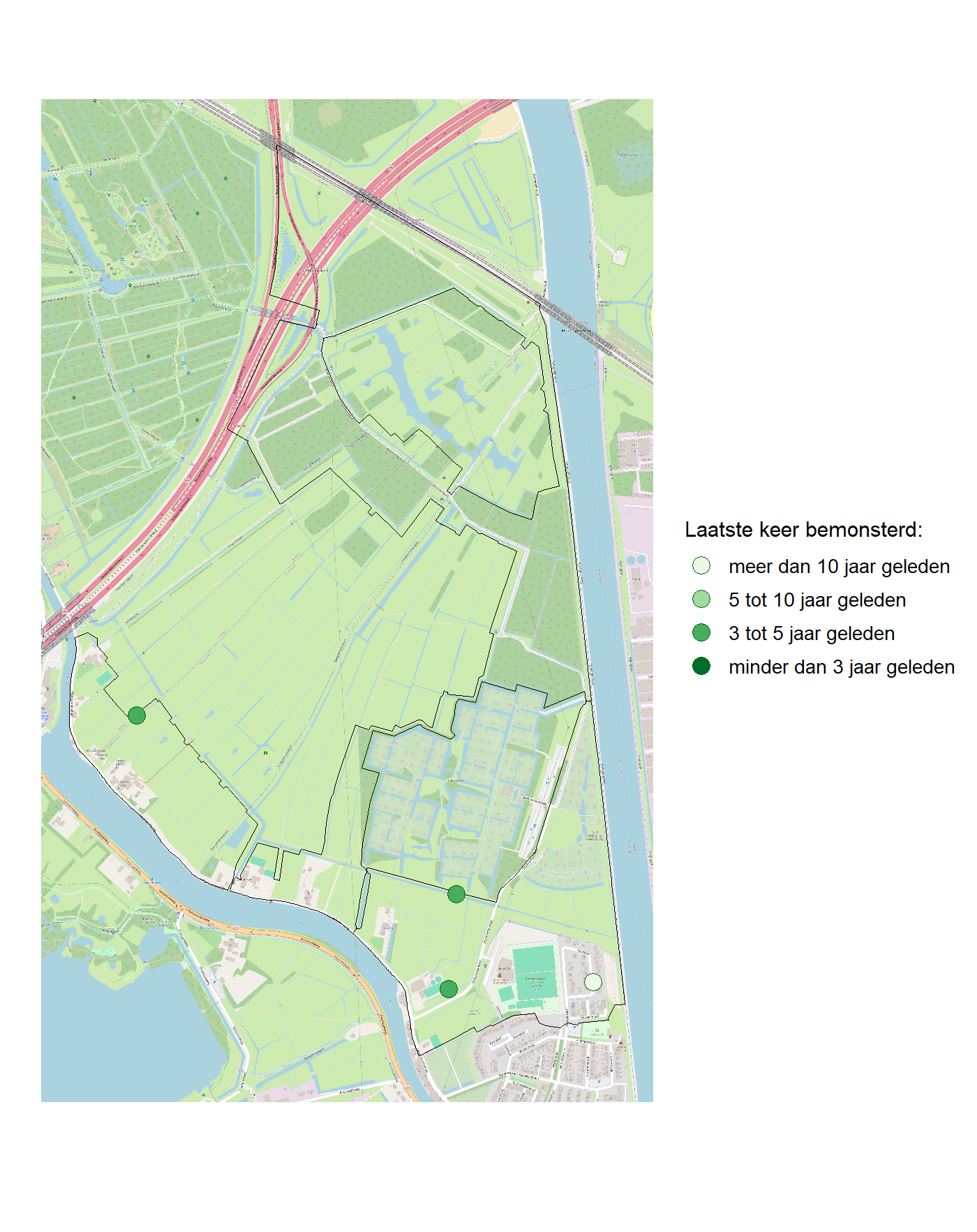 Kaart met meetlocaties waar waterplanten worden gemeten (groene stippen). Het laatste meetjaar waarin een locatie is bemonsterd is weergegeven in verschillende tinten groen.