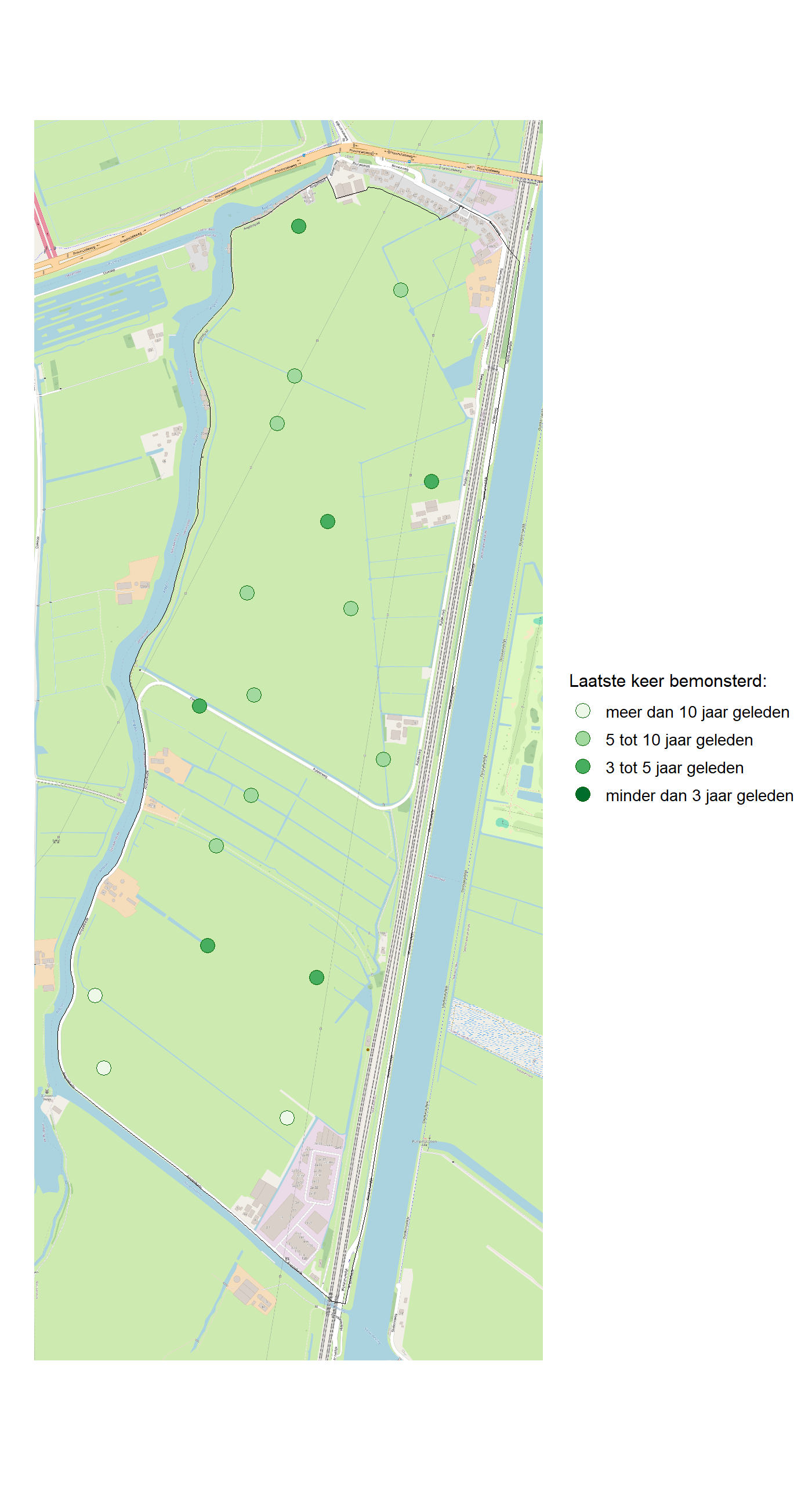 Kaart met meetlocaties waar waterplanten worden gemeten (groene stippen). Het laatste meetjaar waarin een locatie is bemonsterd is weergegeven in verschillende tinten groen.