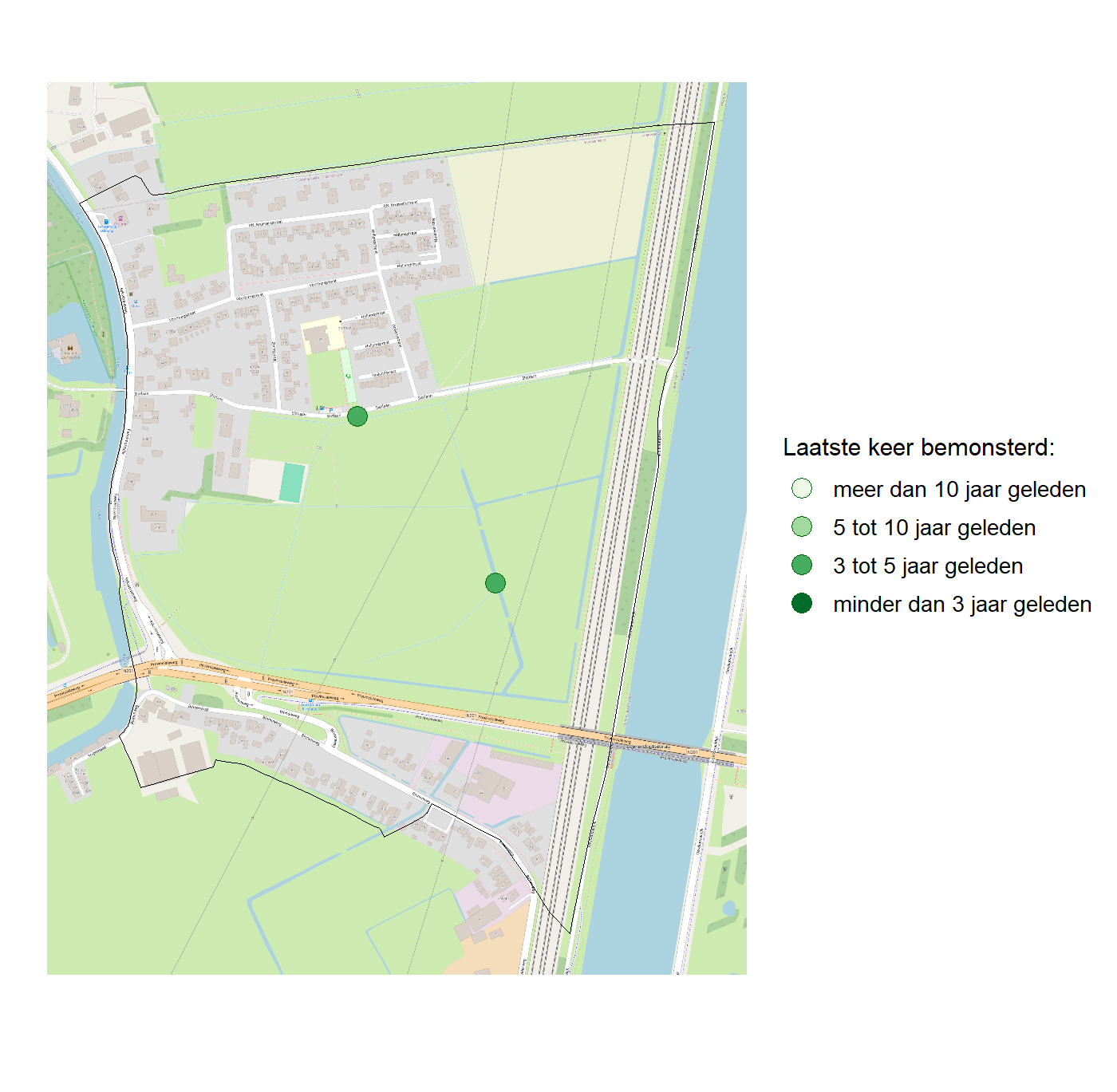 Kaart met meetlocaties waar waterplanten worden gemeten (groene stippen). Het laatste meetjaar waarin een locatie is bemonsterd is weergegeven in verschillende tinten groen.