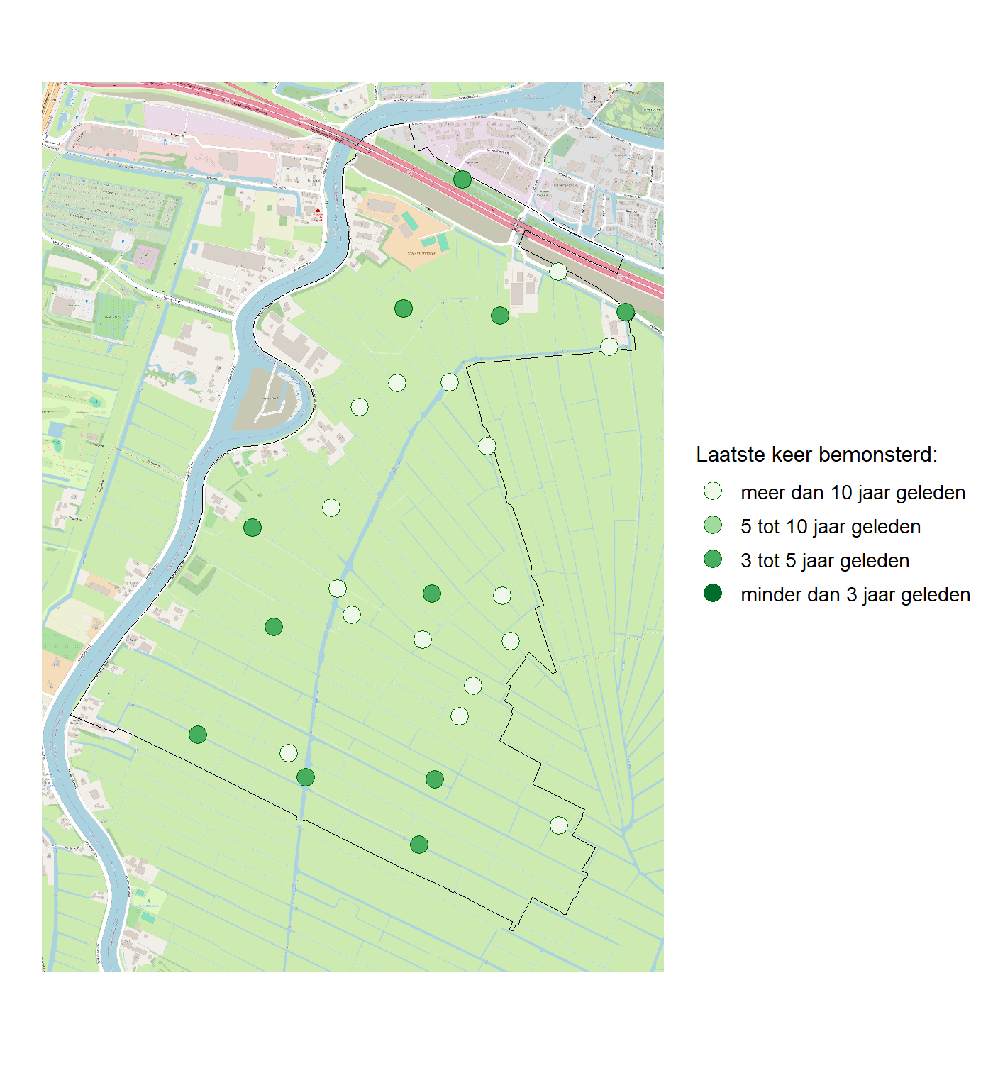 Kaart met meetlocaties waar waterplanten worden gemeten (groene stippen). Het laatste meetjaar waarin een locatie is bemonsterd is weergegeven in verschillende tinten groen.