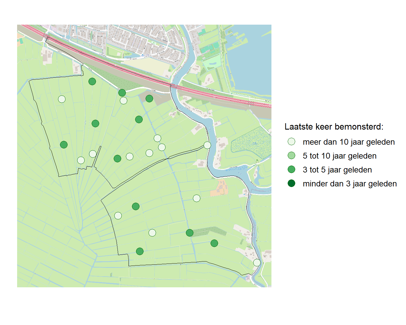 Kaart met meetlocaties waar waterplanten worden gemeten (groene stippen). Het laatste meetjaar waarin een locatie is bemonsterd is weergegeven in verschillende tinten groen.