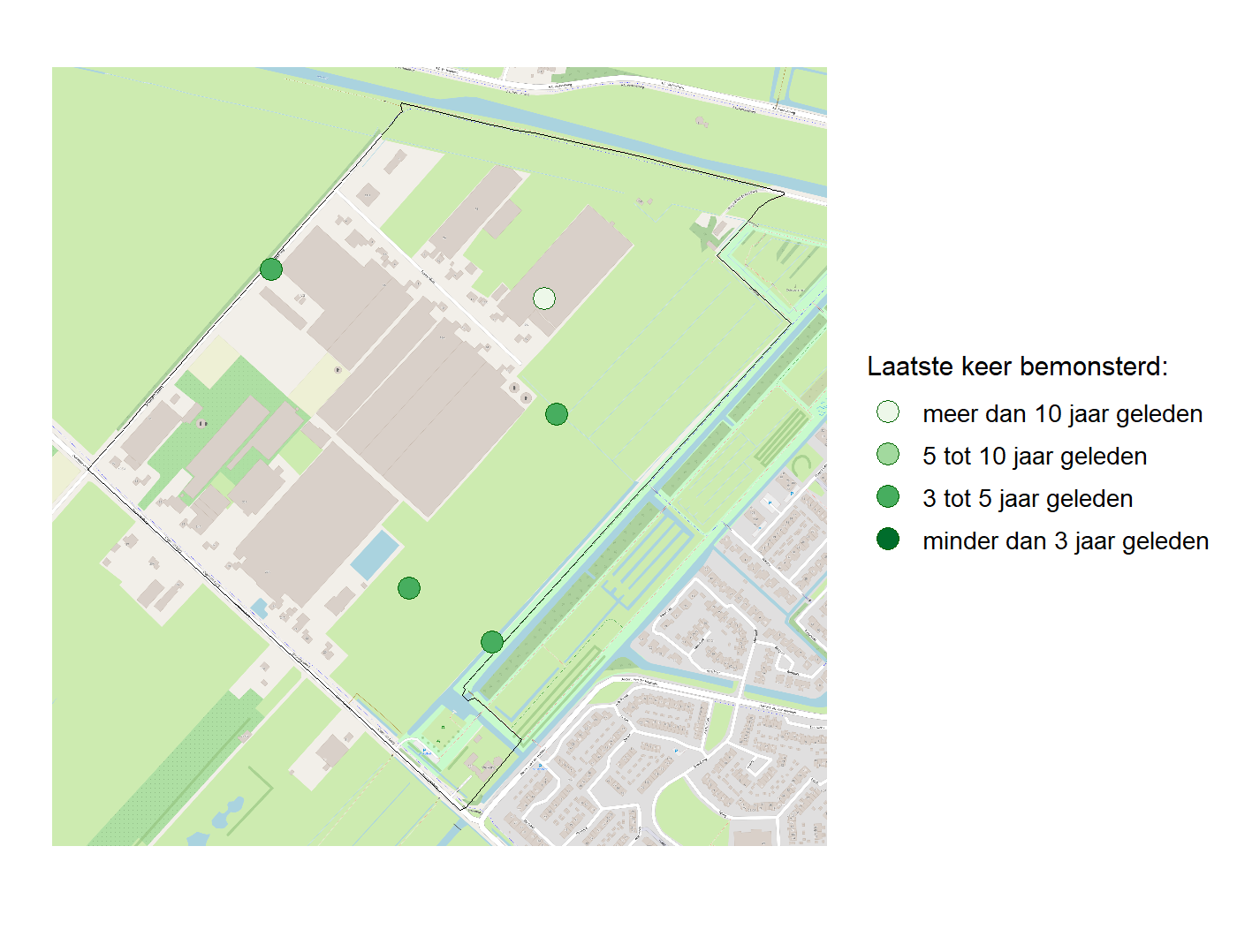 Kaart met meetlocaties waar waterplanten worden gemeten (groene stippen). Het laatste meetjaar waarin een locatie is bemonsterd is weergegeven in verschillende tinten groen.