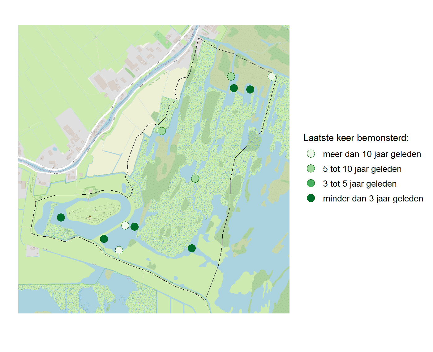 Kaart met meetlocaties waar waterplanten worden gemeten (groene stippen). Het laatste meetjaar waarin een locatie is bemonsterd is weergegeven in verschillende tinten groen.