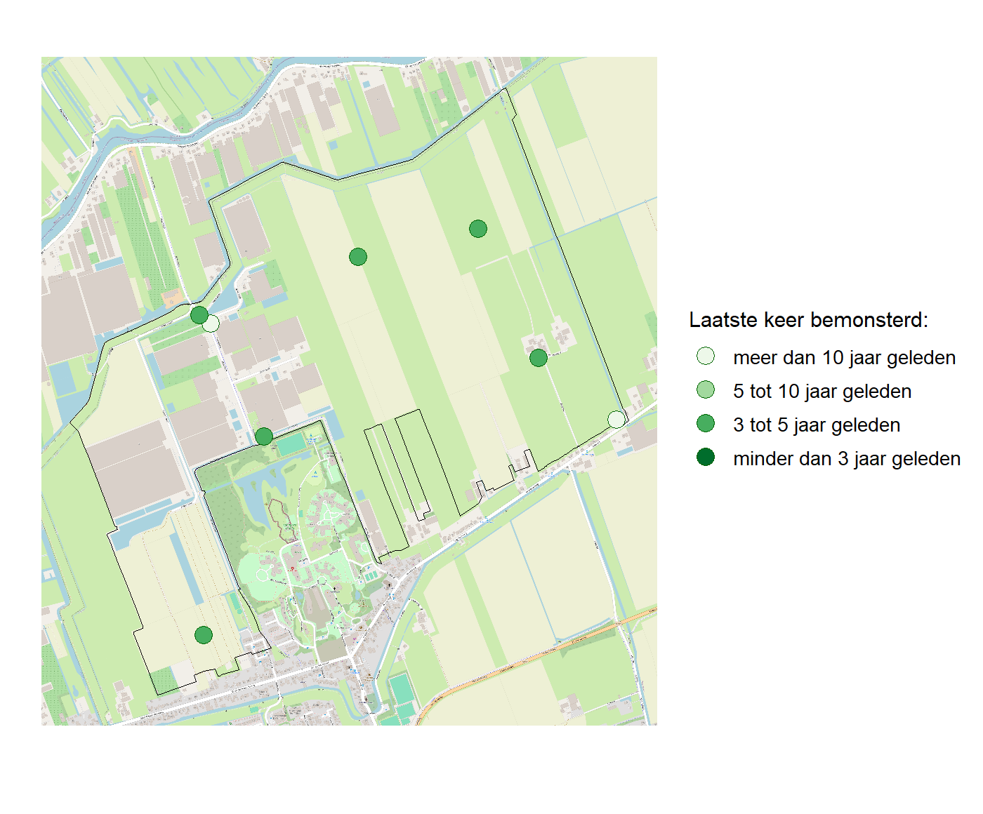 Kaart met meetlocaties waar waterplanten worden gemeten (groene stippen). Het laatste meetjaar waarin een locatie is bemonsterd is weergegeven in verschillende tinten groen.