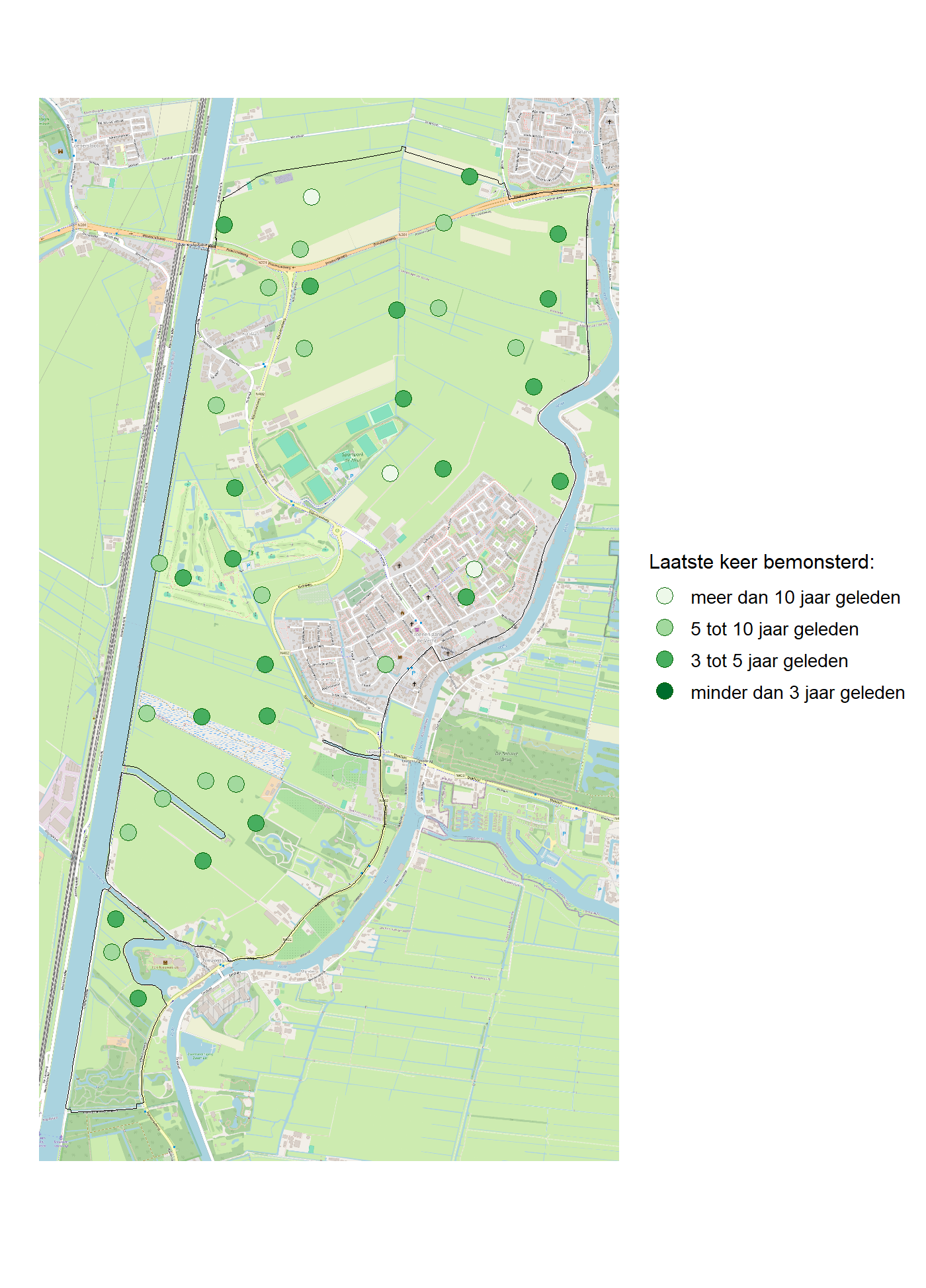 Kaart met meetlocaties waar waterplanten worden gemeten (groene stippen). Het laatste meetjaar waarin een locatie is bemonsterd is weergegeven in verschillende tinten groen.