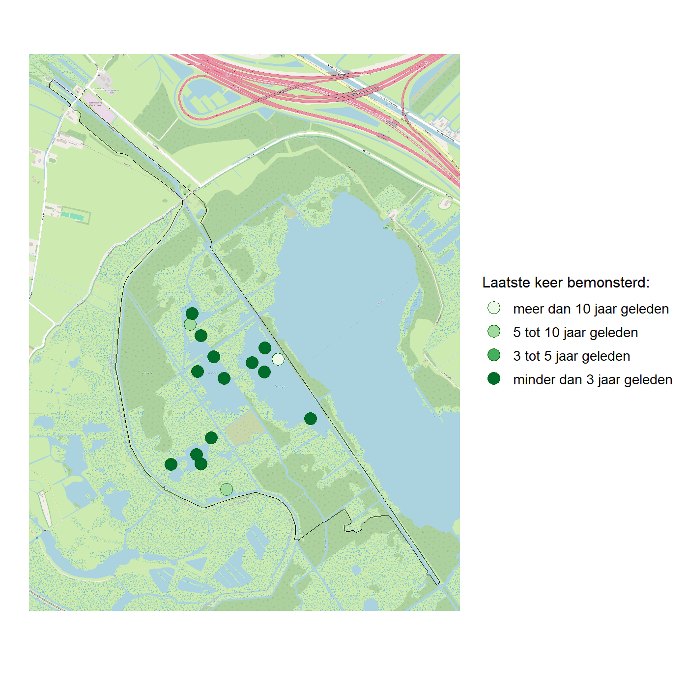 Kaart met meetlocaties waar waterplanten worden gemeten (groene stippen). Het laatste meetjaar waarin een locatie is bemonsterd is weergegeven in verschillende tinten groen.