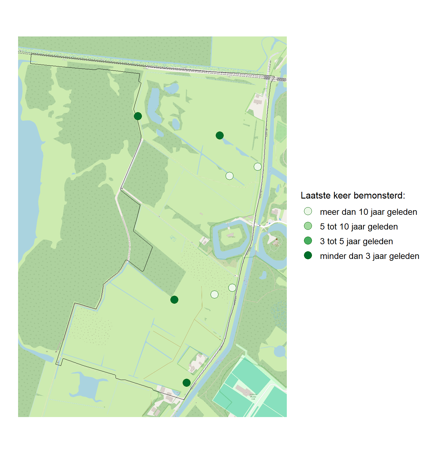 Kaart met meetlocaties waar waterplanten worden gemeten (groene stippen). Het laatste meetjaar waarin een locatie is bemonsterd is weergegeven in verschillende tinten groen.