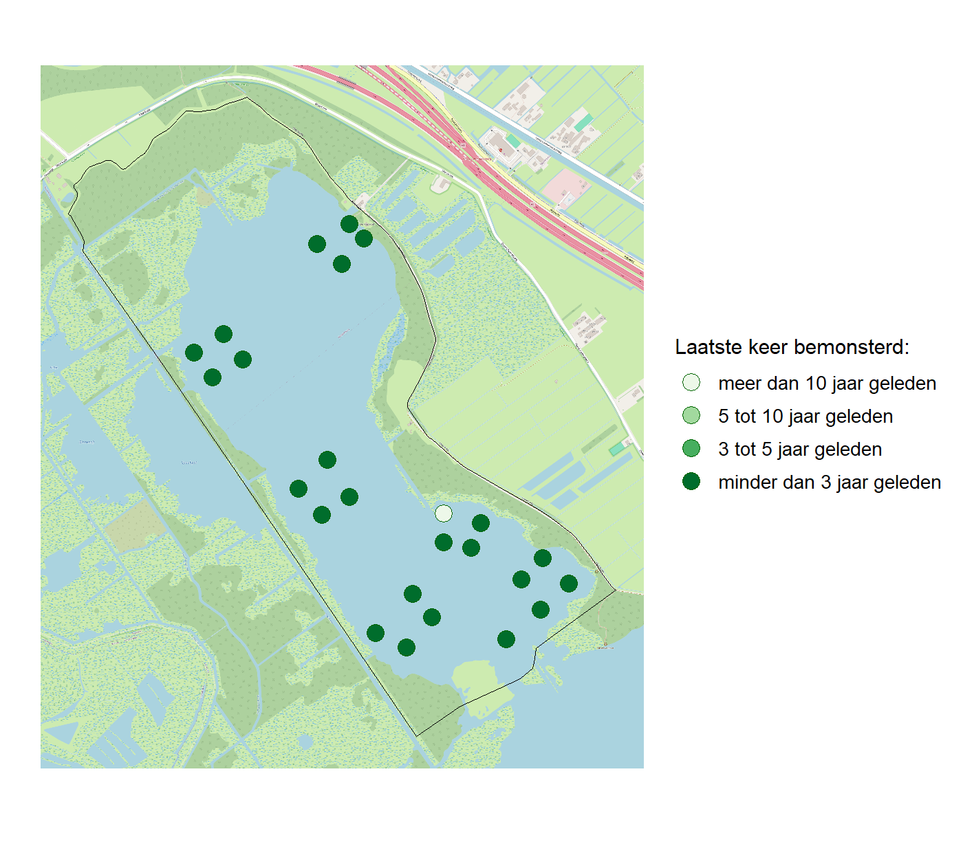 Kaart met meetlocaties waar waterplanten worden gemeten (groene stippen). Het laatste meetjaar waarin een locatie is bemonsterd is weergegeven in verschillende tinten groen.