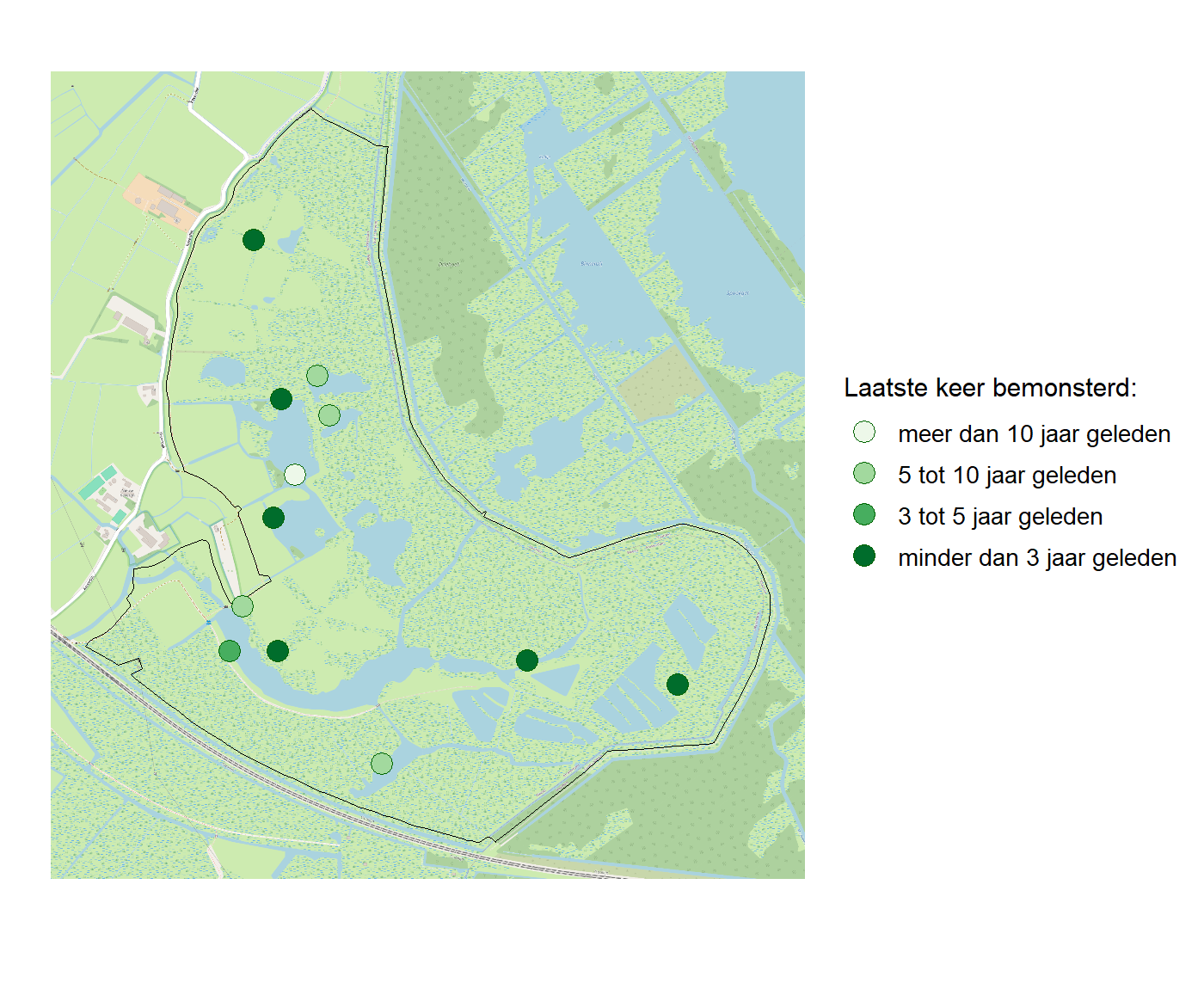 Kaart met meetlocaties waar waterplanten worden gemeten (groene stippen). Het laatste meetjaar waarin een locatie is bemonsterd is weergegeven in verschillende tinten groen.