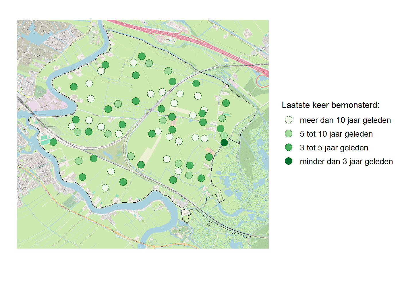 Kaart met meetlocaties waar waterplanten worden gemeten (groene stippen). Het laatste meetjaar waarin een locatie is bemonsterd is weergegeven in verschillende tinten groen.