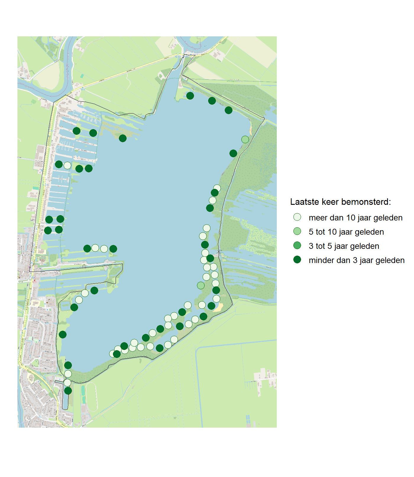 Kaart met meetlocaties waar waterplanten worden gemeten (groene stippen). Het laatste meetjaar waarin een locatie is bemonsterd is weergegeven in verschillende tinten groen.