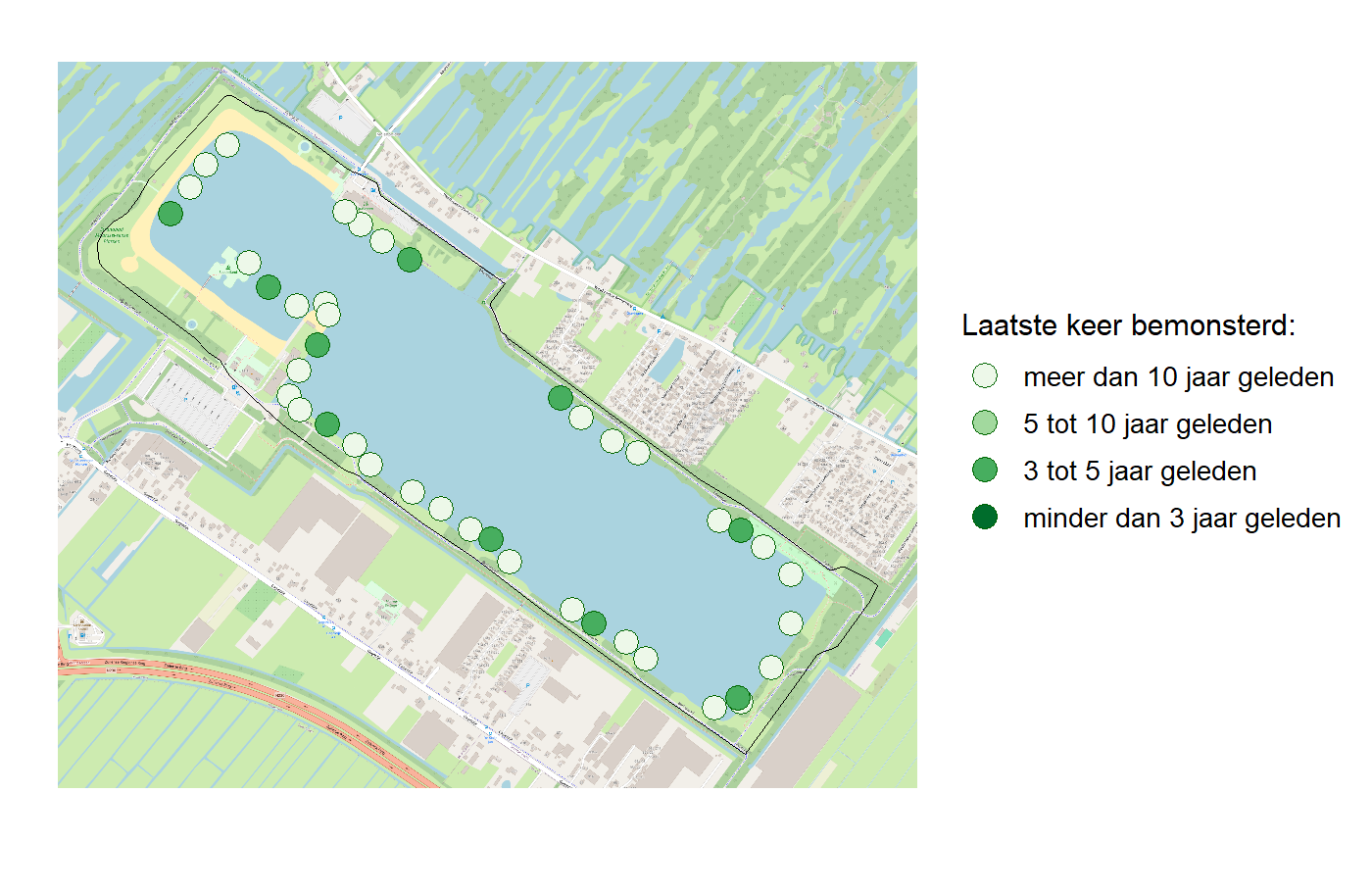 Kaart met meetlocaties waar waterplanten worden gemeten (groene stippen). Het laatste meetjaar waarin een locatie is bemonsterd is weergegeven in verschillende tinten groen.