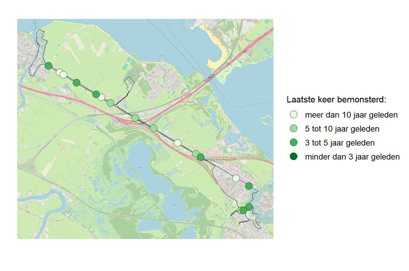 Kaart met meetlocaties waar waterplanten worden gemeten (groene stippen). Het laatste meetjaar waarin een locatie is bemonsterd is weergegeven in verschillende tinten groen.