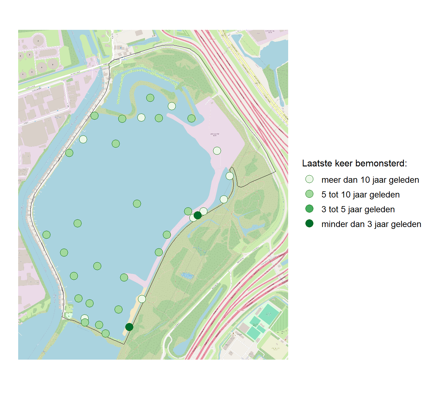 Kaart met meetlocaties waar waterplanten worden gemeten (groene stippen). Het laatste meetjaar waarin een locatie is bemonsterd is weergegeven in verschillende tinten groen.