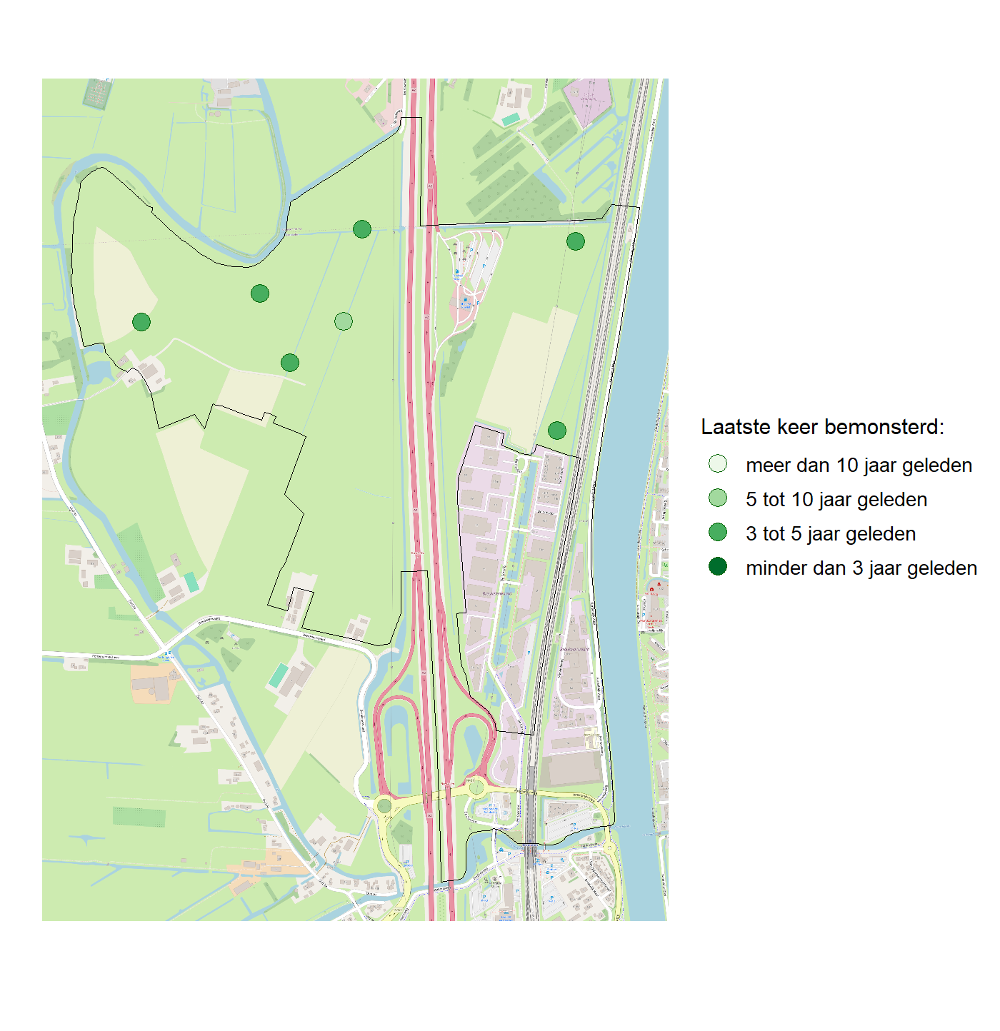 Kaart met meetlocaties waar waterplanten worden gemeten (groene stippen). Het laatste meetjaar waarin een locatie is bemonsterd is weergegeven in verschillende tinten groen.