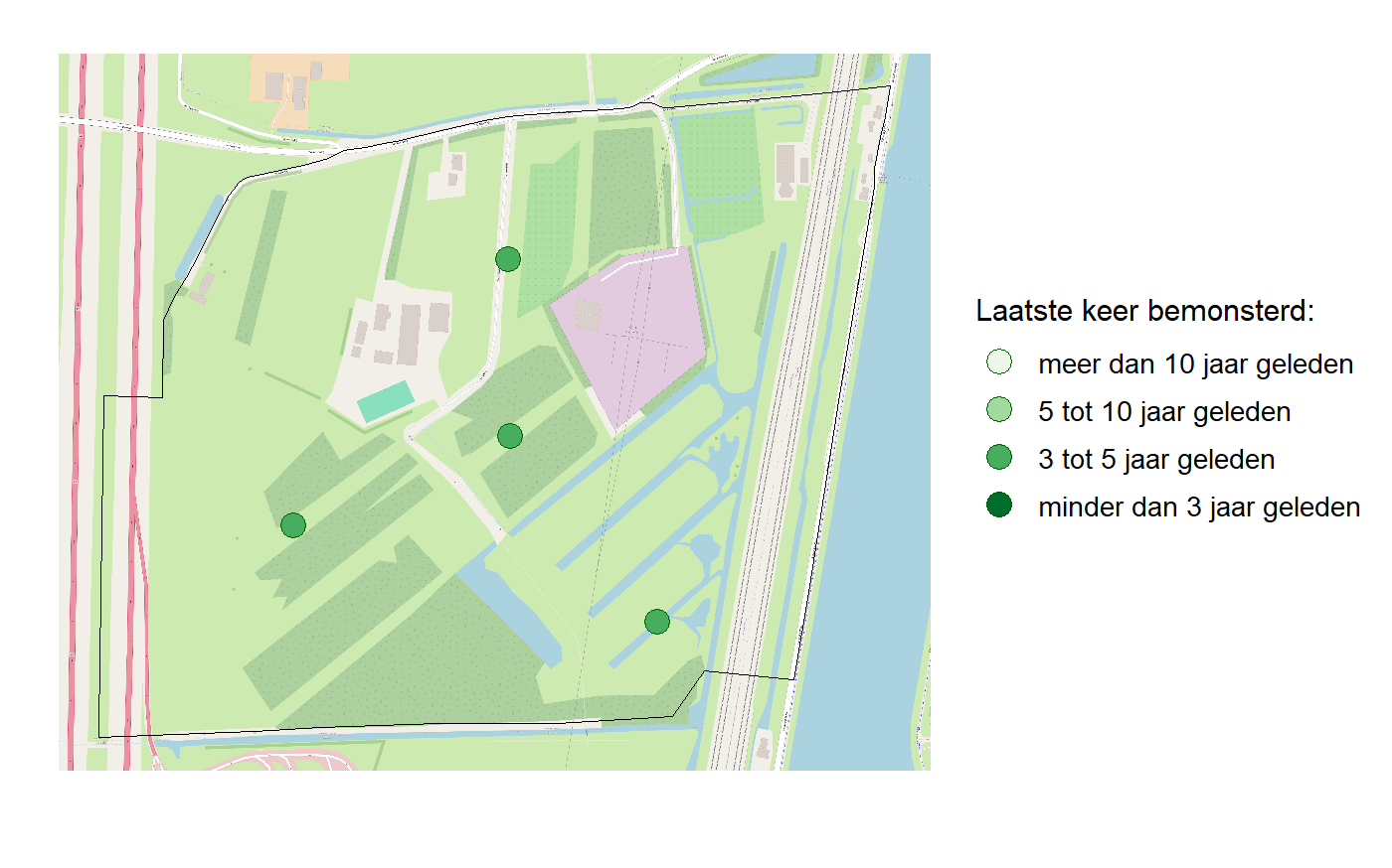 Kaart met meetlocaties waar waterplanten worden gemeten (groene stippen). Het laatste meetjaar waarin een locatie is bemonsterd is weergegeven in verschillende tinten groen.