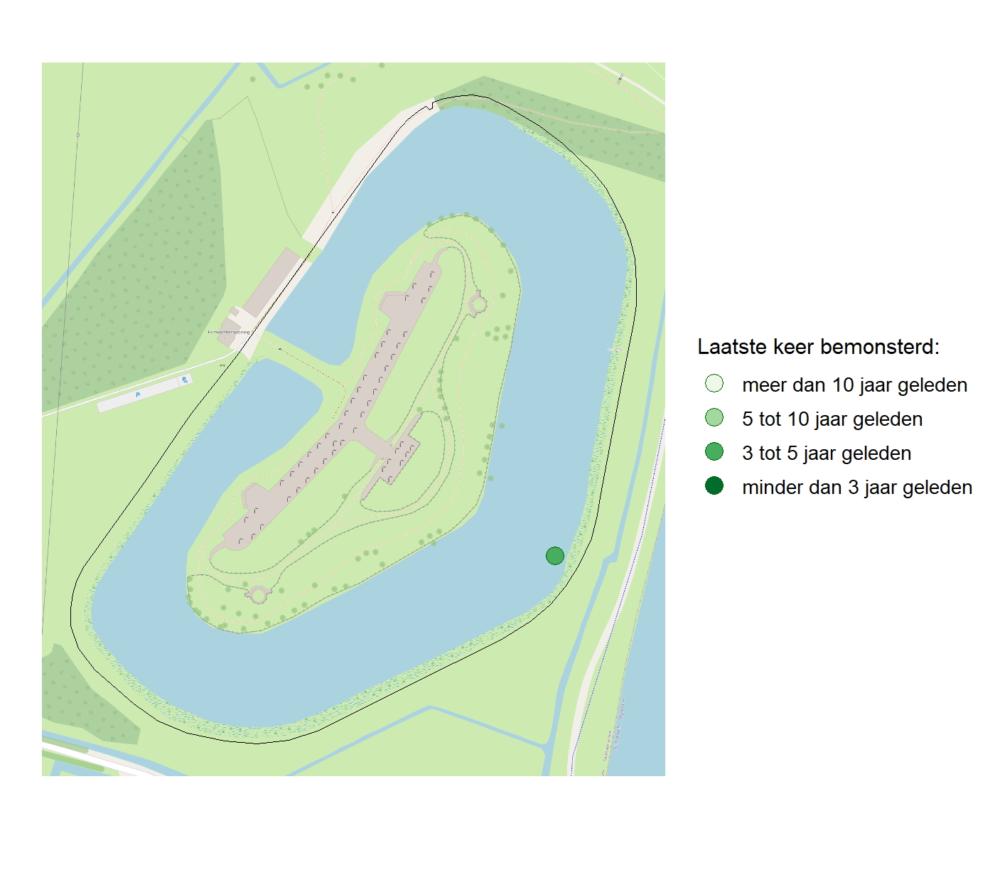 Kaart met meetlocaties waar waterplanten worden gemeten (groene stippen). Het laatste meetjaar waarin een locatie is bemonsterd is weergegeven in verschillende tinten groen.