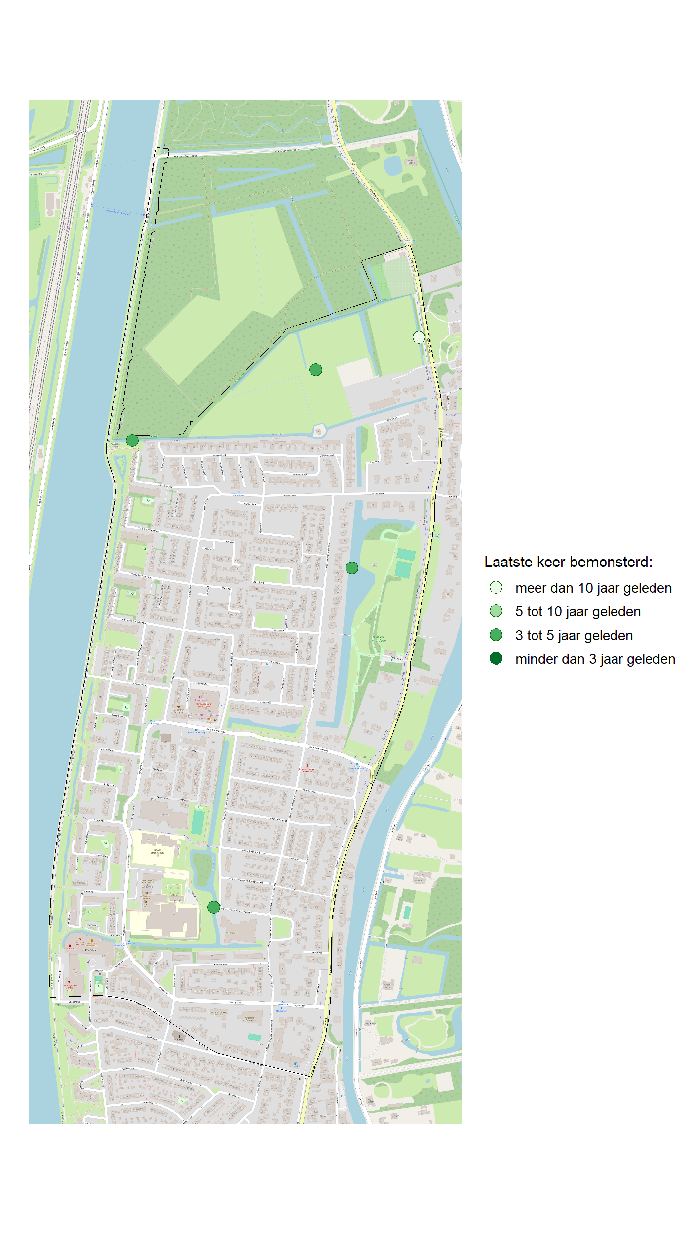 Kaart met meetlocaties waar waterplanten worden gemeten (groene stippen). Het laatste meetjaar waarin een locatie is bemonsterd is weergegeven in verschillende tinten groen.