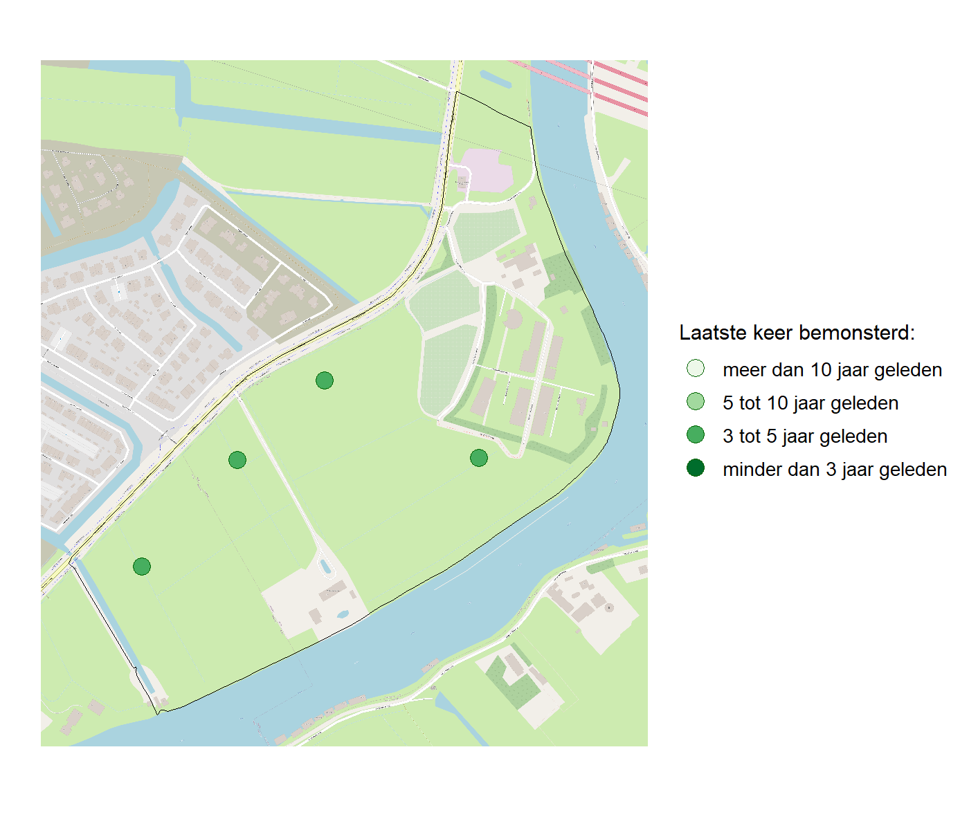 Kaart met meetlocaties waar waterplanten worden gemeten (groene stippen). Het laatste meetjaar waarin een locatie is bemonsterd is weergegeven in verschillende tinten groen.