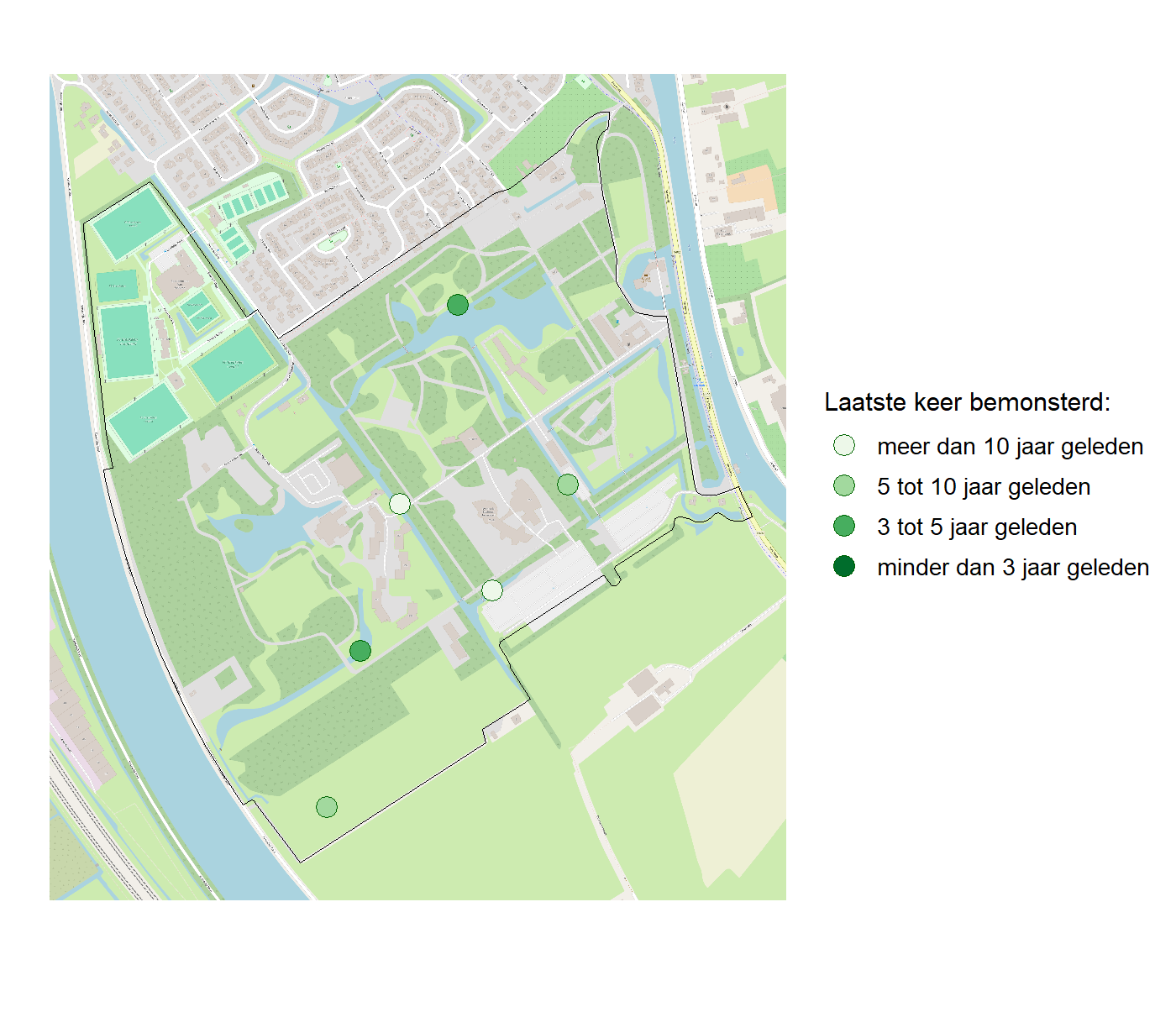 Kaart met meetlocaties waar waterplanten worden gemeten (groene stippen). Het laatste meetjaar waarin een locatie is bemonsterd is weergegeven in verschillende tinten groen.