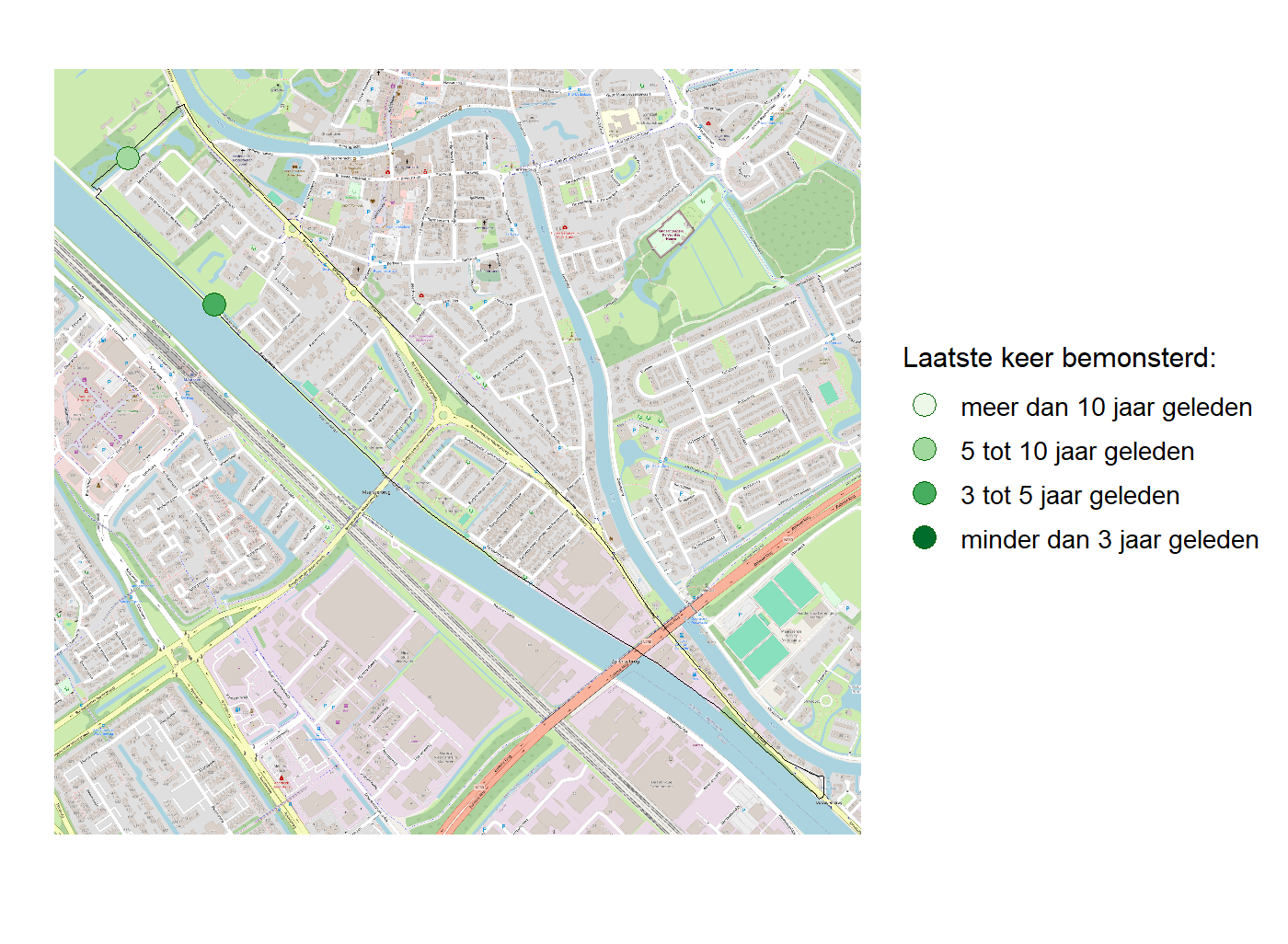 Kaart met meetlocaties waar waterplanten worden gemeten (groene stippen). Het laatste meetjaar waarin een locatie is bemonsterd is weergegeven in verschillende tinten groen.