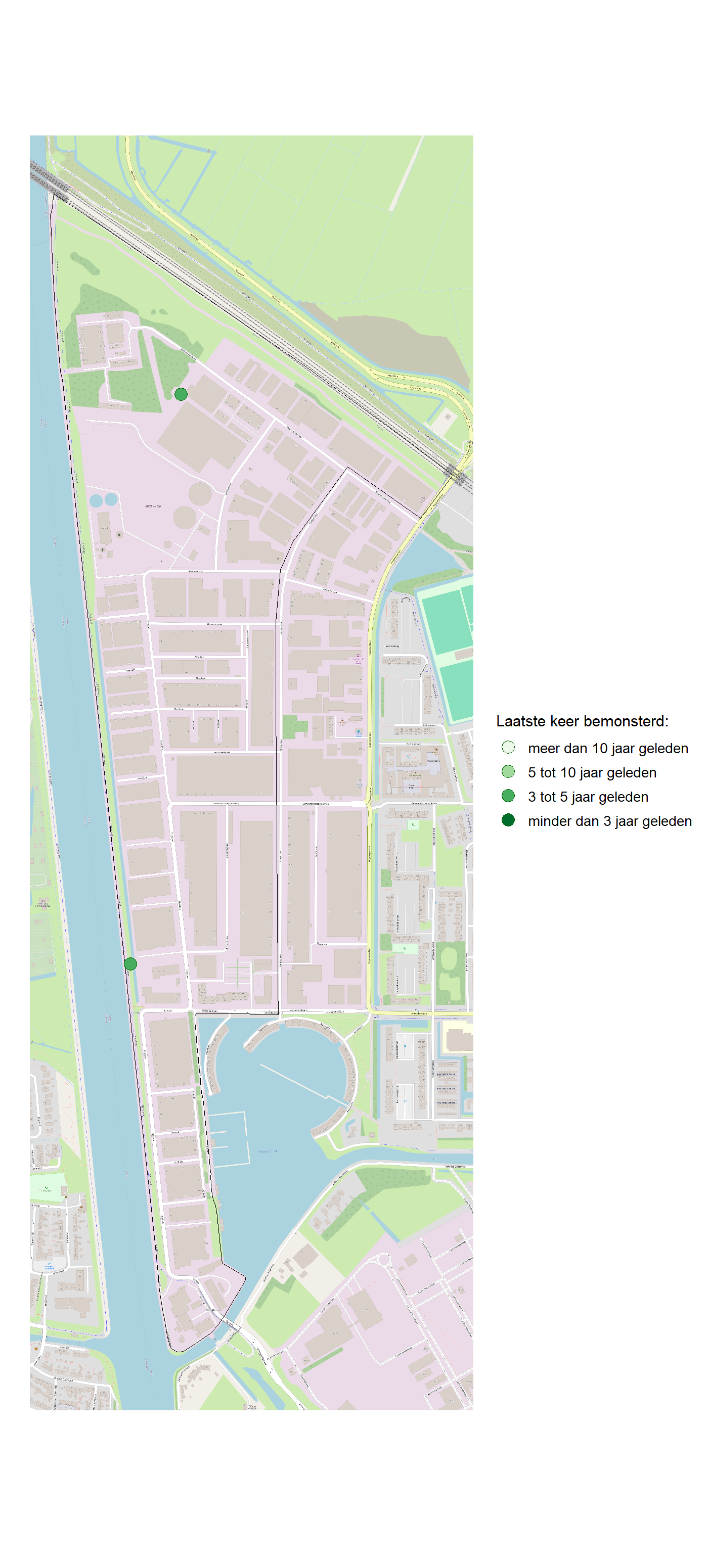 Kaart met meetlocaties waar waterplanten worden gemeten (groene stippen). Het laatste meetjaar waarin een locatie is bemonsterd is weergegeven in verschillende tinten groen.