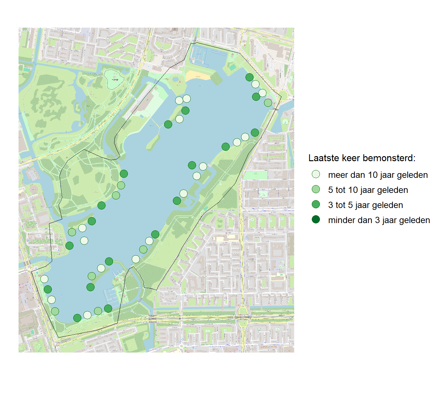 Kaart met meetlocaties waar waterplanten worden gemeten (groene stippen). Het laatste meetjaar waarin een locatie is bemonsterd is weergegeven in verschillende tinten groen.