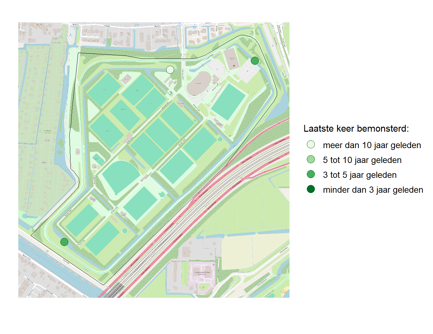 Kaart met meetlocaties waar waterplanten worden gemeten (groene stippen). Het laatste meetjaar waarin een locatie is bemonsterd is weergegeven in verschillende tinten groen.